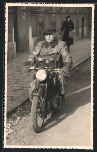 Foto-AK Motorrad NSU-DSL mit Fahrer in Ledermantel