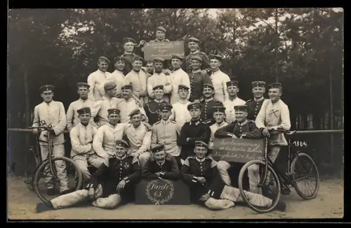 Foto-AK Königsbrück, Soldaten erinnern an die harte Ausbildungszeit