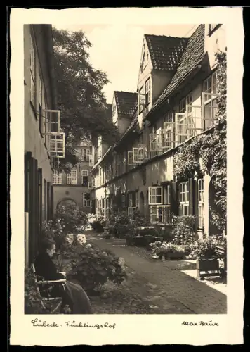 Foto-AK Max Baur: Lübeck, Partie im Füchtingshof