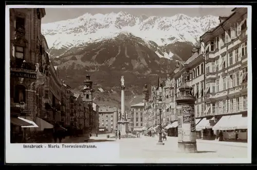 Foto-AK Fritz Gratl: Innsbruck, Partie in der Maria Theresienstrasse mit Bergpanorama