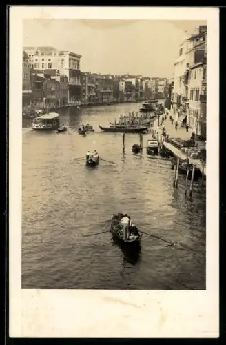 AK Venedig, Strassenpartie am Ufer