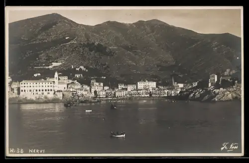 AK Nervi, Veduta panoramica del borgo e delle barche sul mare