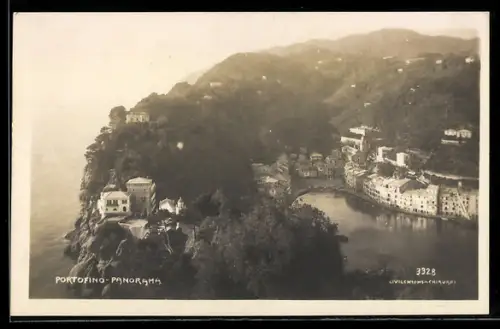AK Portofino, Panorama della costa e del borgo storico