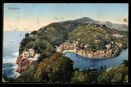 AK Portofino, Veduta panoramica del porto e delle colline circostanti con barche a vela