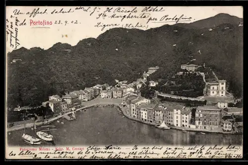 AK Portofino, Vista panoramica del porto con barche e edifici storici lungo la costa