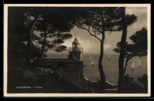 AK Portofino, Il Faro e barche a vela sul mare