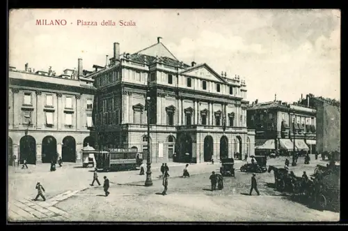 AK Milano, Piazza della Scala con tram e passanti