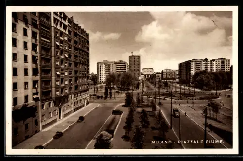 AK Milano, Piazzale Fiume con edifici e automobili