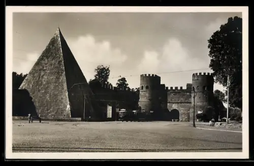 AK Roma, Piramide di Caio Cestio, Porta San Paolo con tram