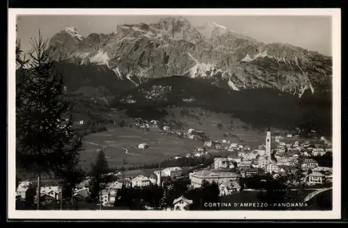 AK Cortina d`Ampezzo, Panorama delle Dolomiti con vista sul paese e montagne sullo sfondo