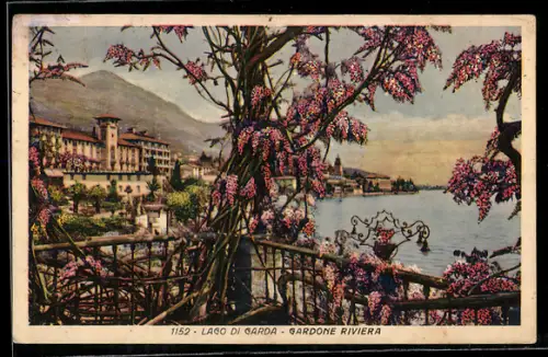 AK Gardone Riviera /Lago di Garda, Vista sul lago con fiori e edifici storici sullo sfondo