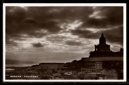 AK Messina, Panorama con cielo nuvoloso e vista della città al tramonto