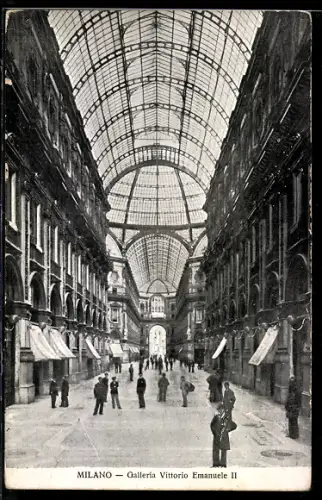 AK Milano, Galleria Vittorio Emanuele II, Interno con persone passeggiando