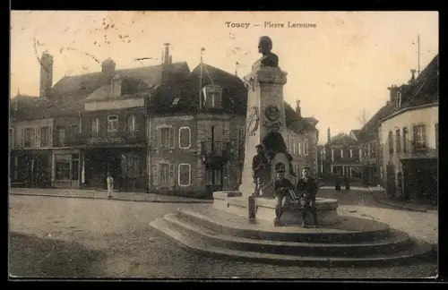 AK Toucy, Pierre Larousse, Denkmal