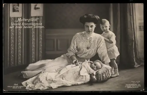 AK Die Kronprinzessin mit ihren beiden Söhnen
