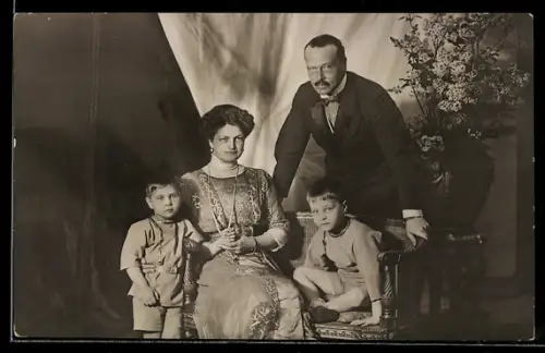AK Portrait Grossherzog von Hessen-Darmstadt mit seiner Familie