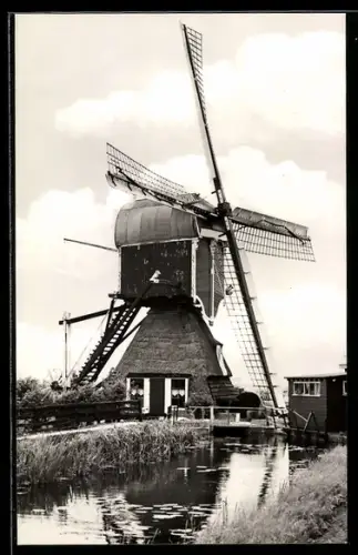 AK Leiderdorp, Ansicht der De Achthovense Molen an einem Bach, Windmühle