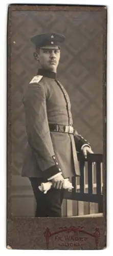 Fotografie Fr. Wäger, Altona, Holstenstr. 117, Soldat vom Infanterie-Regiment Nr. 31 in Uniform mit Schirmmütze