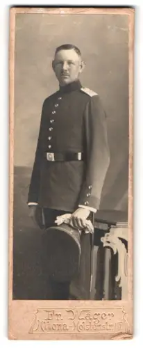 Fotografie Fr. Wäger, Altona, Holstenstrasse 117, Soldat vom Infanterie-Regiment Nr. 31 in Uniform mit Schirmmützte