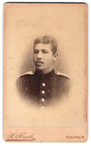 Fotografie K. Frank, Rosenheim, Frühlingstrasse 13, Soldat in Uniform
