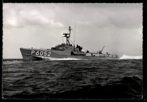 AK Schnellboot der Bundesmarine P6052 Silbermöwe hohe Fahrt laufend