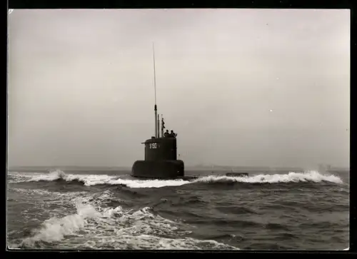 AK U-Boot der Bundesmarine U-11 mit Kennung S190 in Fahrt