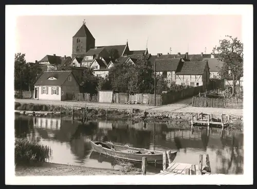 Fotografie Paul W. John, Berlin, Ansicht Plau am See, Blick auf den Ort mit Kirche
