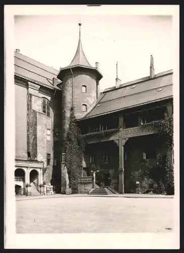 Fotografie Paul W. John, Berlin, Ansicht Königsberg / Opr., der Hof im Schloss mit Turm