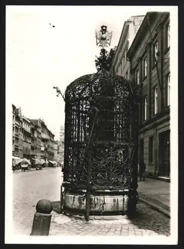 Fotografie Paul W. John, Berlin, Ansicht Neisse / Nysa, Blick auf den schönen Brunnen