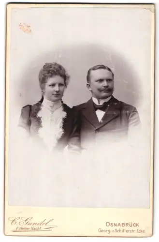Fotografie Gundel, Osnabrück, Paar in eleganter Sonntagsbekleidung