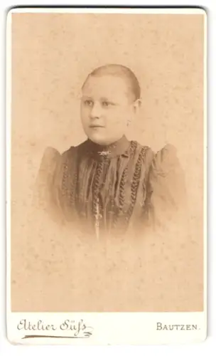 Fotografie Atelier Süss, Bautzen, Portrait Mädchen mit zusammengebundenem Haar
