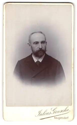 Fotografie Julius Grusche, Neugersdorf, Portrait Herr mit Bart