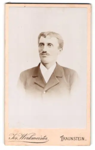Fotografie Jos. Werkmeister, Traunstein, Ludwigstrasse 168, Porträt eines Mannes mit Schnurrbart