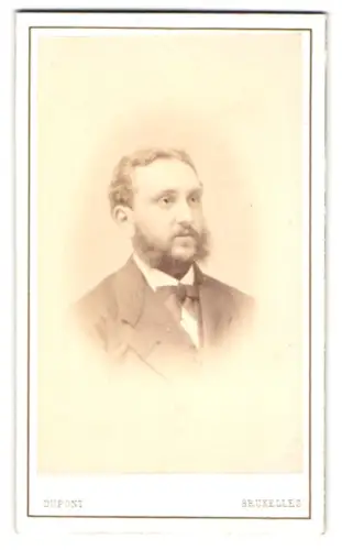 Fotografie Dupont, Bruxelles, Rue Neuve 67, Porträt eines Herrn