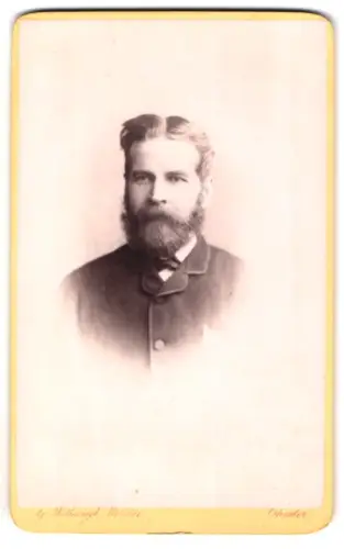 Fotografie G. Watmough Webster, Chester, Bridge Street 33, Porträt eines Herrn mit Bart