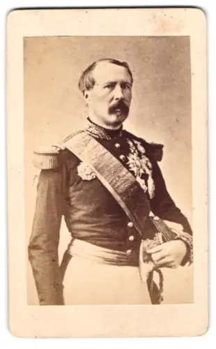 Fotografie General Patrice de Mac Mahon in Uniform mit Orden
