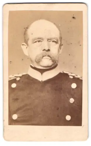 Fotografie Portrait Reichskanzler Otto von Bismarck in Uniform