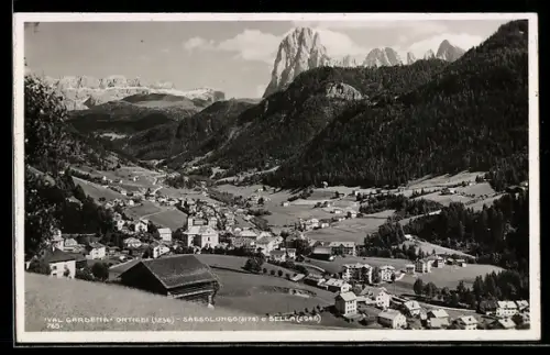 AK Val Gardena, Ortsansicht mit Sassolungo und Sella