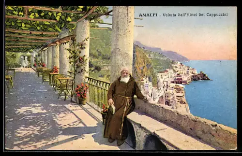 AK Amalfi, Panorama con terrazza e vista sulla costa con un monaco seduto