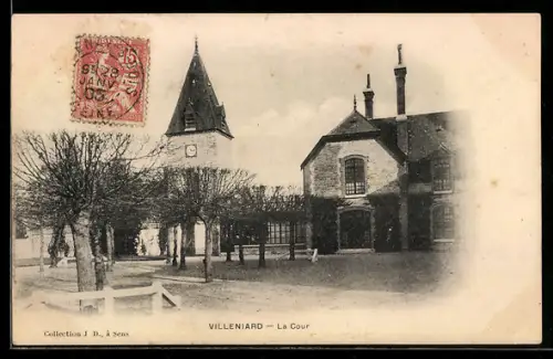 AK Villeniard, La Cour