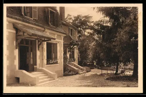 AK Sougères-sur-Sinotte, Maison de Repos des Petits-Pien, facade sur le parc