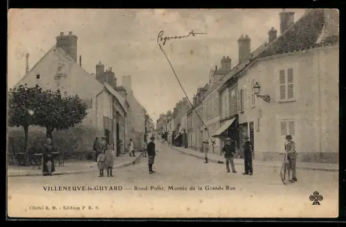 AK Villeneuve-la-Guyard, Rond Point, Montee de la Grande Rue