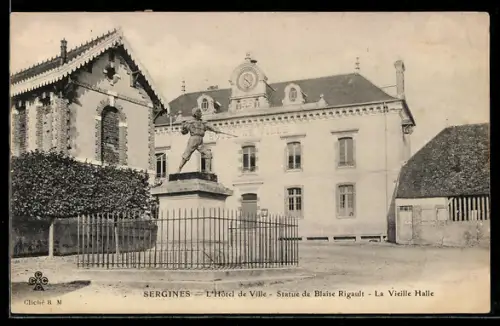 AK Sergines, l'Hotel de Ville, Statue de Blaise Rigault, la Vieille Halle