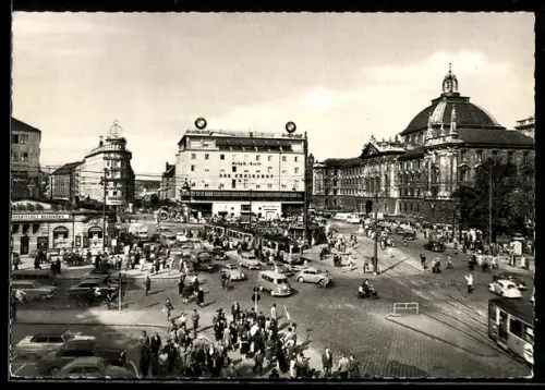 AK München, Karlsplatz-Stachus mit Könighof u. Strassenbahnen