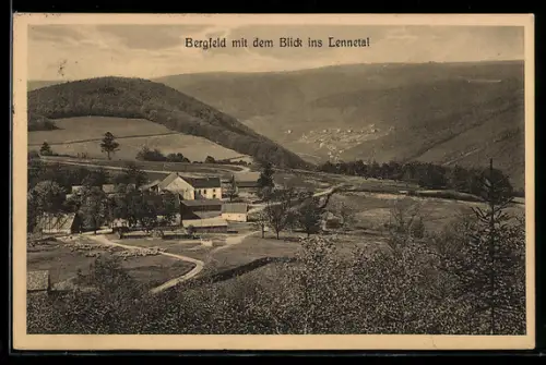 AK Bergfeld /Altena, Ortsansicht mit Blick ins Lennetal