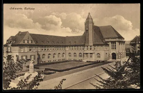 AK Schwerte, Rathaus mit Denkmal aus der Vogelschau
