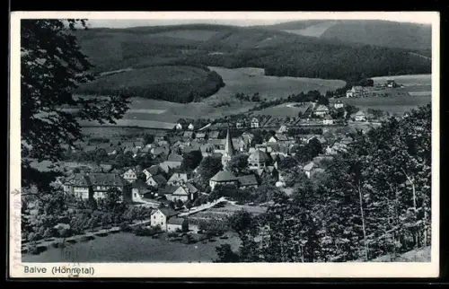 AK Balve /Hönnetal, Ortsansicht mit Kirche und umliegender Landschaft