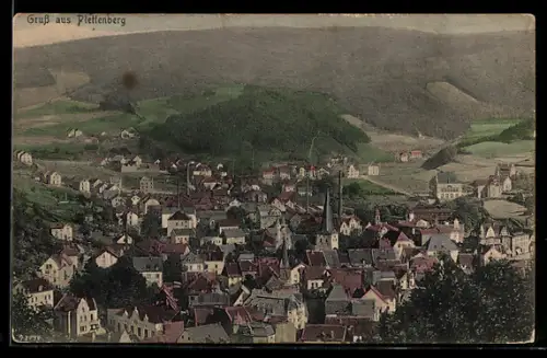 AK Plettenberg, Stadtansicht mit Kirche und umliegenden Bergen