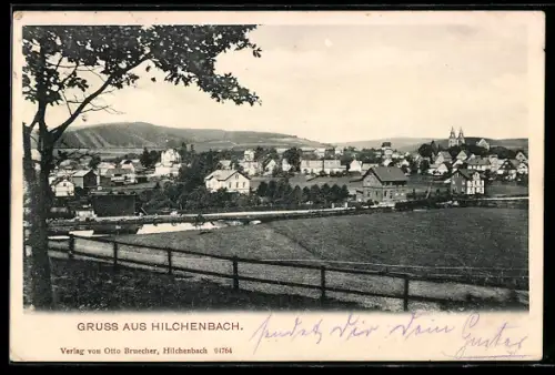 AK Hilchenbach, Ortsansicht mit Kirche und umliegender Landschaft