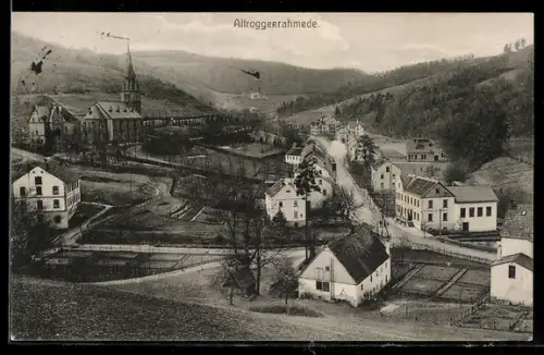 AK Altroggenrahmede, Kirche und Strassenpartie mit Bahn